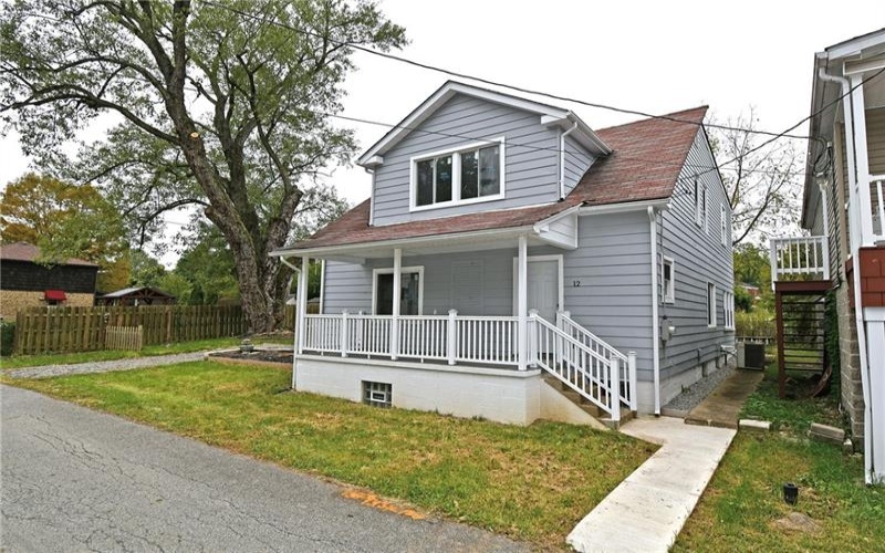 12 Belmont Ave, Finleyville, 15332, 3 Bedroom Bedrooms, 11 Room Rooms,3 BathroomBathrooms,Residential,For Sale,Belmont Ave,1776991