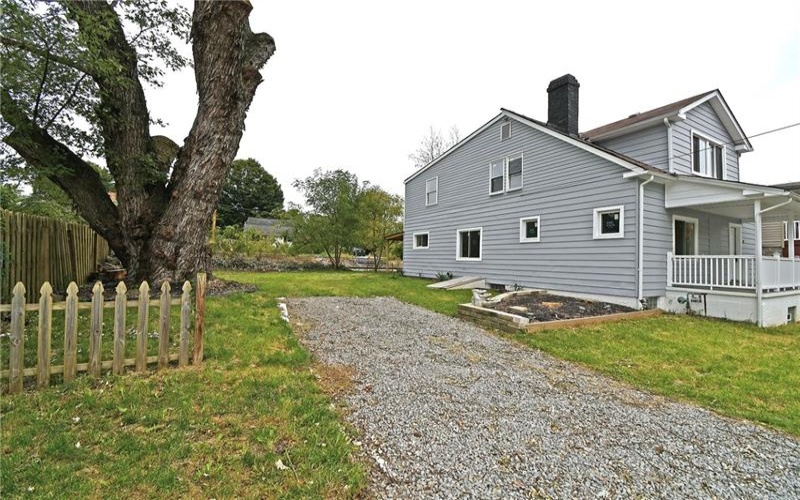 12 Belmont Ave, Finleyville, 15332, 3 Bedroom Bedrooms, 11 Room Rooms,3 BathroomBathrooms,Residential,For Sale,Belmont Ave,1776991
