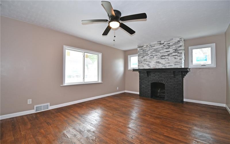 12 Belmont Ave, Finleyville, 15332, 3 Bedroom Bedrooms, 11 Room Rooms,3 BathroomBathrooms,Residential,For Sale,Belmont Ave,1776991