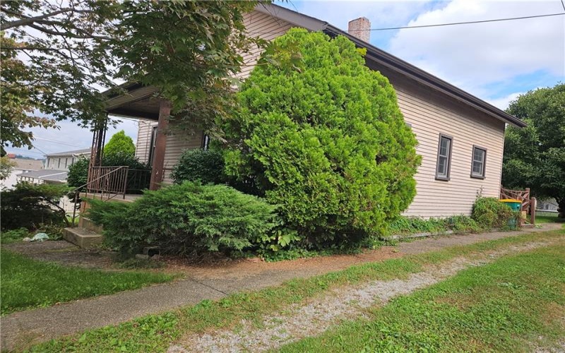 114 & 114-1/2 Wylie Ave, Strabane, 15363, 4 Bedroom Bedrooms, ,2 BathroomBathrooms,Residential,For Sale,114-1/2 Wylie Ave,1776825
