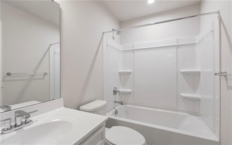 207 Yellowwood Ct, Washington, 15301, 3 Bedroom Bedrooms, 5 Room Rooms,2.1 BathroomBathrooms,Residential,For Sale,Yellowwood Ct,1776832