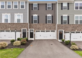 207 Yellowwood Ct, Washington, 15301, 3 Bedroom Bedrooms, 5 Room Rooms,2.1 BathroomBathrooms,Residential,For Sale,Yellowwood Ct,1776832