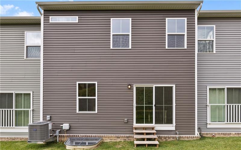 207 Yellowwood Ct, Washington, 15301, 3 Bedroom Bedrooms, 5 Room Rooms,2.1 BathroomBathrooms,Residential,For Sale,Yellowwood Ct,1776832