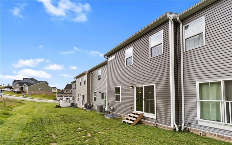 207 Yellowwood Ct, Washington, 15301, 3 Bedroom Bedrooms, 5 Room Rooms,2.1 BathroomBathrooms,Residential,For Sale,Yellowwood Ct,1776832