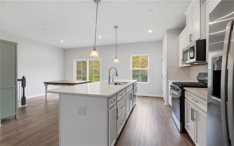 207 Yellowwood Ct, Washington, 15301, 3 Bedroom Bedrooms, 5 Room Rooms,2.1 BathroomBathrooms,Residential,For Sale,Yellowwood Ct,1776832