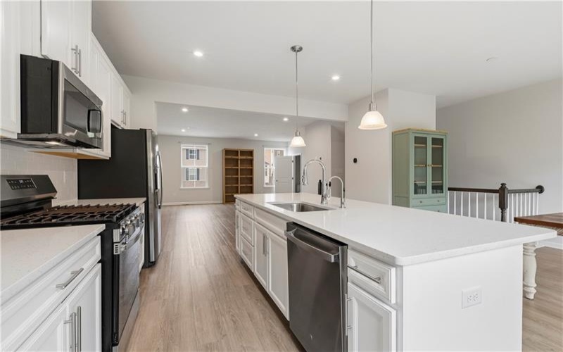 207 Yellowwood Ct, Washington, 15301, 3 Bedroom Bedrooms, 5 Room Rooms,2.1 BathroomBathrooms,Residential,For Sale,Yellowwood Ct,1776832