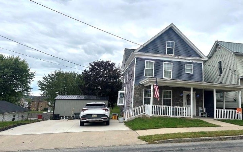 209 Wayne St, Claysville, 15323, 3 Bedroom Bedrooms, ,1 BathroomBathrooms,Residential,For Sale,Wayne St,1777091