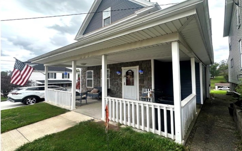 209 Wayne St, Claysville, 15323, 3 Bedroom Bedrooms, ,1 BathroomBathrooms,Residential,For Sale,Wayne St,1777091