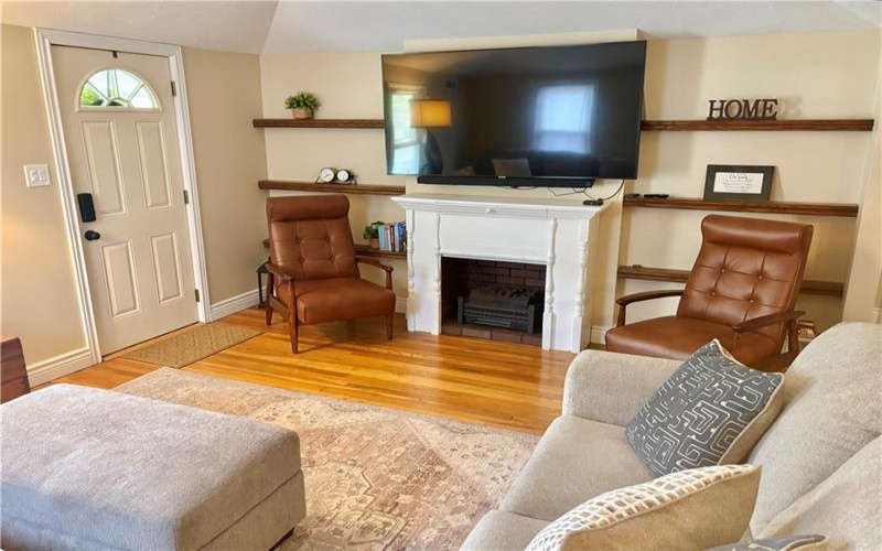 159 Hopwood Fairchance Rd, Hopwood, 15445, 2 Bedroom Bedrooms, 7 Room Rooms,2 BathroomBathrooms,Residential,For Sale,Hopwood Fairchance Rd,1777204
