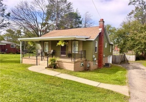 159 Hopwood Fairchance Rd, Hopwood, 15445, 2 Bedroom Bedrooms, 7 Room Rooms,2 BathroomBathrooms,Residential,For Sale,Hopwood Fairchance Rd,1777204