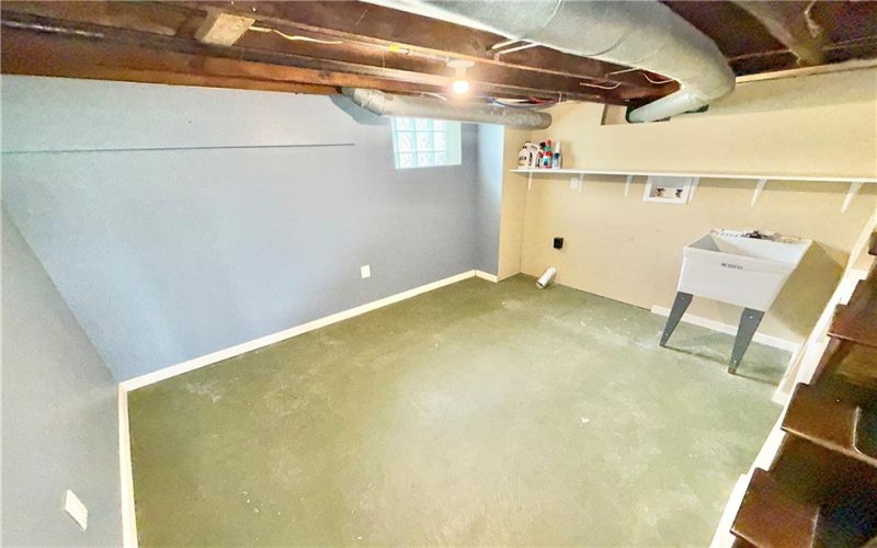 159 Hopwood Fairchance Rd, Hopwood, 15445, 2 Bedroom Bedrooms, 7 Room Rooms,2 BathroomBathrooms,Residential,For Sale,Hopwood Fairchance Rd,1777204