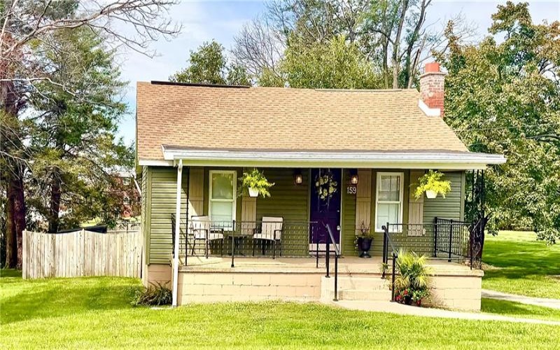 159 Hopwood Fairchance Rd, Hopwood, 15445, 2 Bedroom Bedrooms, 7 Room Rooms,2 BathroomBathrooms,Residential,For Sale,Hopwood Fairchance Rd,1777204