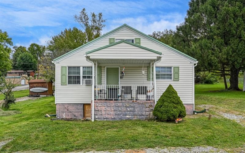 7 Leyda AVENUE, Charleroi, 15022, 3 Bedroom Bedrooms, 8 Room Rooms,1 BathroomBathrooms,Residential,For Sale,Leyda,1777216