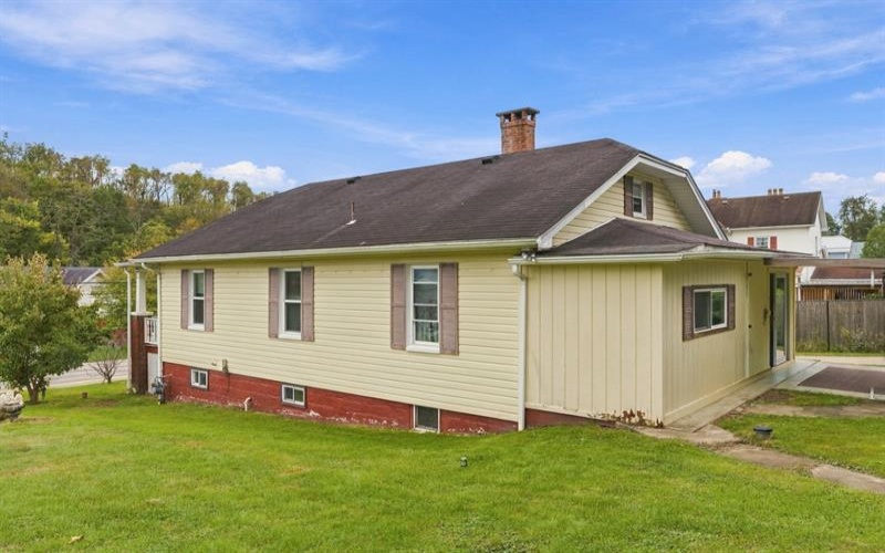 127 Muse Bishop ROAD, Canonsburg, 15317, 2 Bedroom Bedrooms, 8 Room Rooms,1 BathroomBathrooms,Residential,For Sale,Muse Bishop,1777249