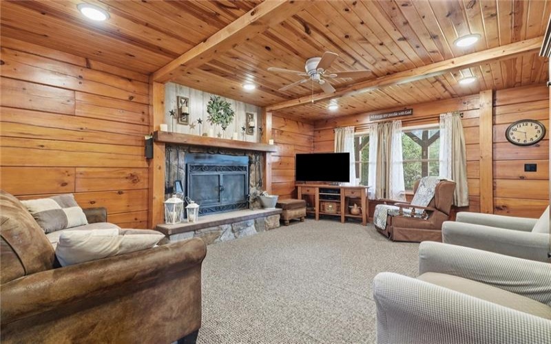 369 Hoover Works Road, McClellandtown, 15458, 4 Bedroom Bedrooms, 6 Room Rooms,1.1 BathroomBathrooms,Residential,For Sale,Hoover Works Road,1777336