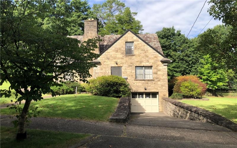 51 LINDEN PL, Uniontown, 15401, 3 Bedroom Bedrooms, 13 Room Rooms,3 BathroomBathrooms,Residential,For Sale,LINDEN PL,1773289