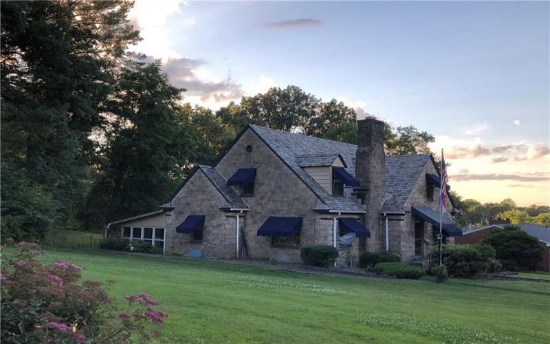 51 LINDEN PL, Uniontown, 15401, 3 Bedroom Bedrooms, 13 Room Rooms,3 BathroomBathrooms,Residential,For Sale,LINDEN PL,1773289