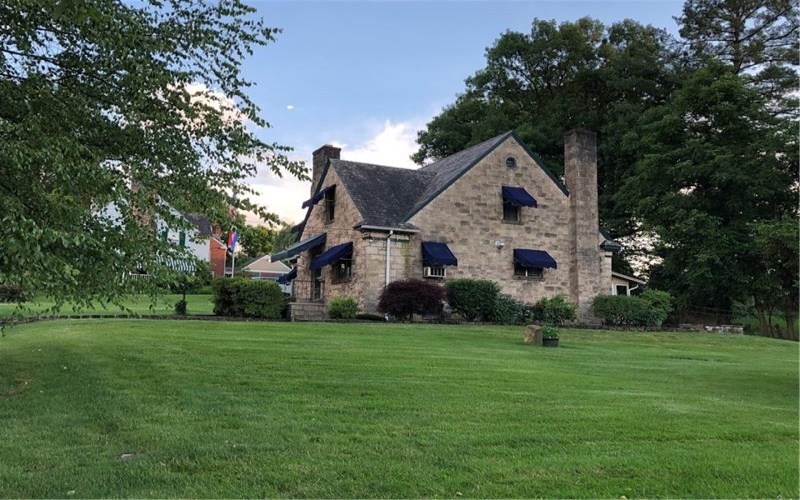 51 LINDEN PL, Uniontown, 15401, 3 Bedroom Bedrooms, 13 Room Rooms,3 BathroomBathrooms,Residential,For Sale,LINDEN PL,1773289