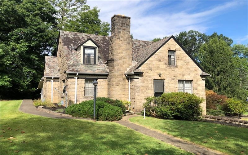 51 LINDEN PL, Uniontown, 15401, 3 Bedroom Bedrooms, 13 Room Rooms,3 BathroomBathrooms,Residential,For Sale,LINDEN PL,1773289