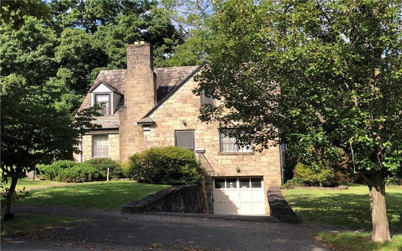 51 LINDEN PL, Uniontown, 15401, 3 Bedroom Bedrooms, 13 Room Rooms,3 BathroomBathrooms,Residential,For Sale,LINDEN PL,1773289