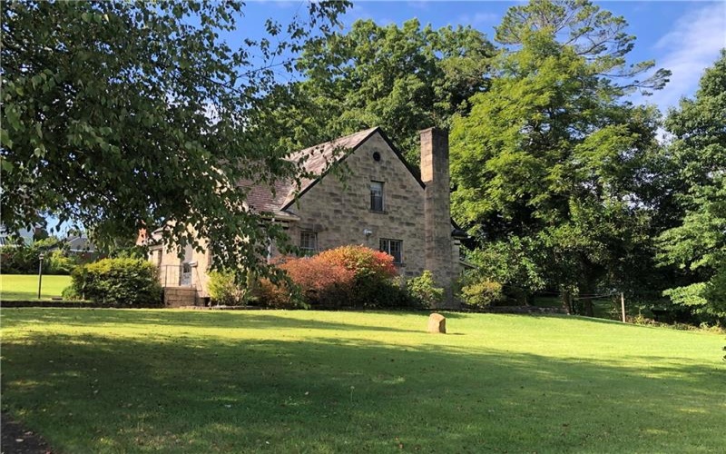 51 LINDEN PL, Uniontown, 15401, 3 Bedroom Bedrooms, 13 Room Rooms,3 BathroomBathrooms,Residential,For Sale,LINDEN PL,1773289
