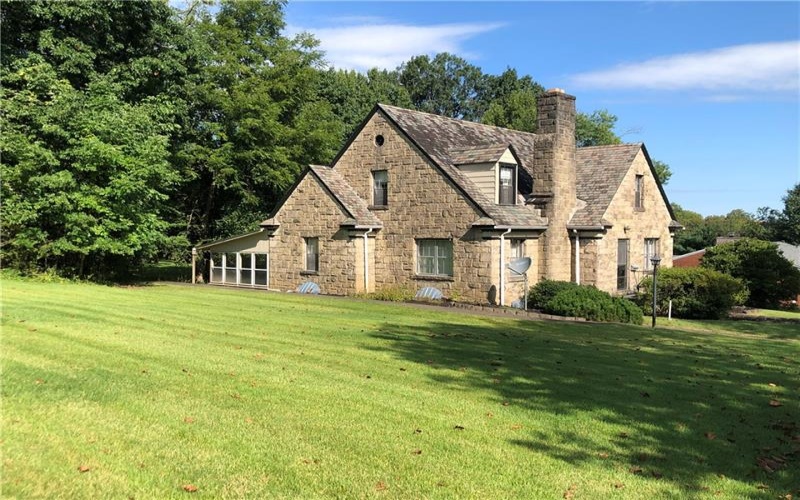 51 LINDEN PL, Uniontown, 15401, 3 Bedroom Bedrooms, 13 Room Rooms,3 BathroomBathrooms,Residential,For Sale,LINDEN PL,1773289