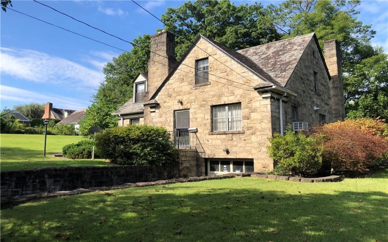 51 LINDEN PL, Uniontown, 15401, 3 Bedroom Bedrooms, 13 Room Rooms,3 BathroomBathrooms,Residential,For Sale,LINDEN PL,1773289