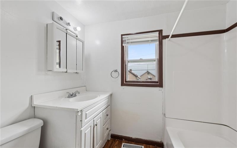 1008 FALLOWFIELD AVE, CHARLEROI, 15022, 2 Bedroom Bedrooms, ,1.1 BathroomBathrooms,Residential,For Sale,FALLOWFIELD AVE,1777211