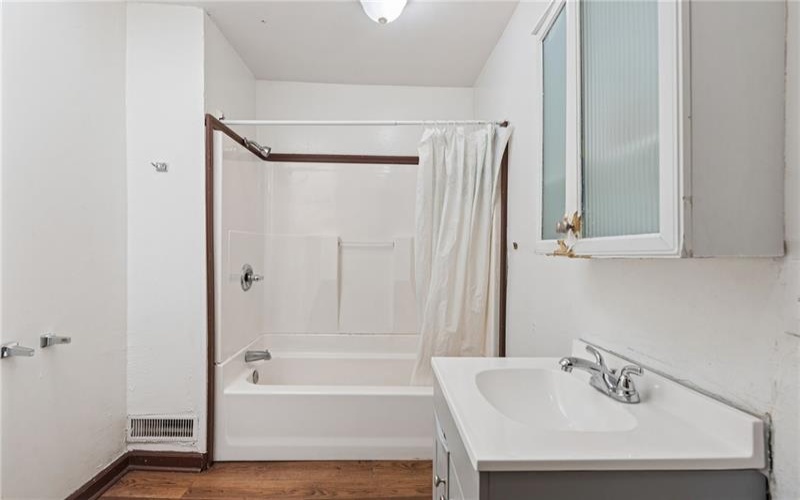 1008 FALLOWFIELD AVE, CHARLEROI, 15022, 2 Bedroom Bedrooms, ,1.1 BathroomBathrooms,Residential,For Sale,FALLOWFIELD AVE,1777211