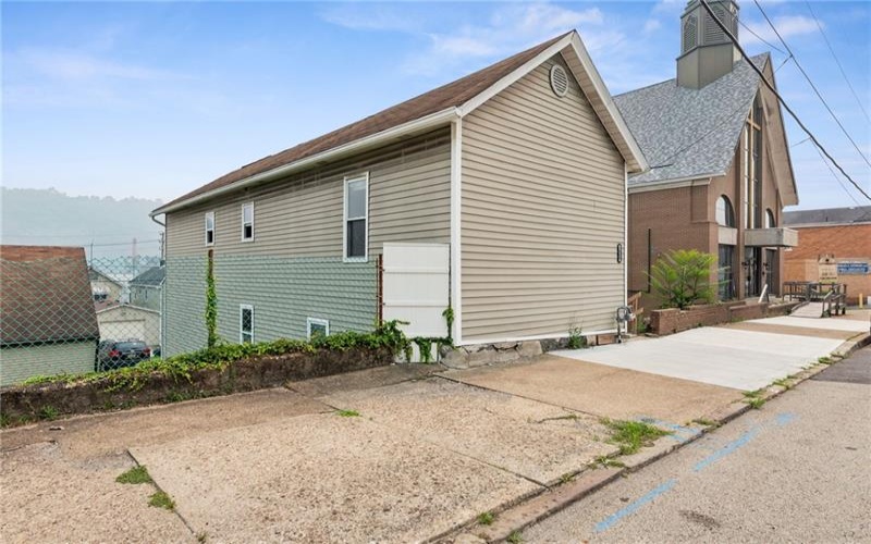 1008 FALLOWFIELD AVE, CHARLEROI, 15022, 2 Bedroom Bedrooms, ,1.1 BathroomBathrooms,Residential,For Sale,FALLOWFIELD AVE,1777211