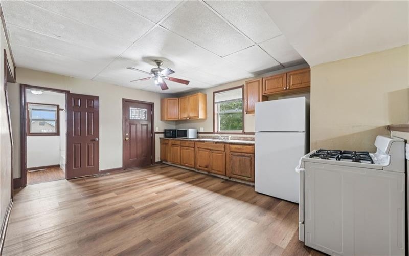 1008 FALLOWFIELD AVE, CHARLEROI, 15022, 2 Bedroom Bedrooms, ,1.1 BathroomBathrooms,Residential,For Sale,FALLOWFIELD AVE,1777211
