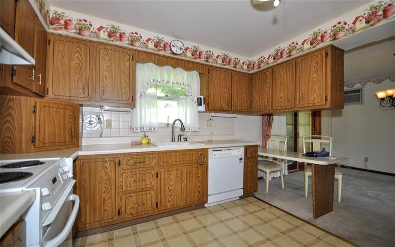 8 Homewood Dr, Charleroi, 15022, 3 Bedroom Bedrooms, 9 Room Rooms,2 BathroomBathrooms,Residential,For Sale,Homewood Dr,1777381