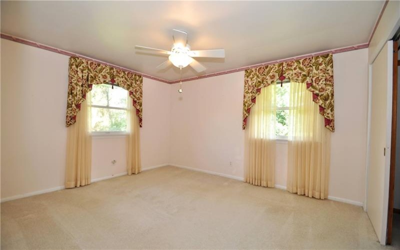 8 Homewood Dr, Charleroi, 15022, 3 Bedroom Bedrooms, 9 Room Rooms,2 BathroomBathrooms,Residential,For Sale,Homewood Dr,1777381
