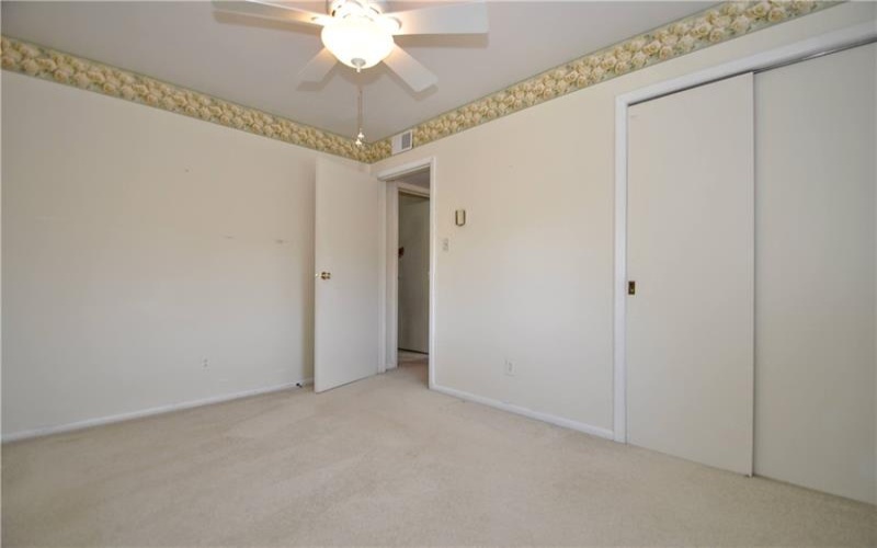 8 Homewood Dr, Charleroi, 15022, 3 Bedroom Bedrooms, 9 Room Rooms,2 BathroomBathrooms,Residential,For Sale,Homewood Dr,1777381