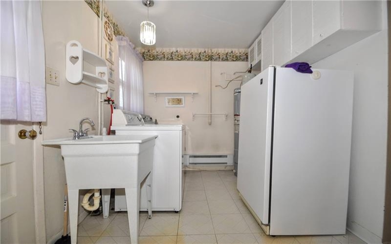 8 Homewood Dr, Charleroi, 15022, 3 Bedroom Bedrooms, 9 Room Rooms,2 BathroomBathrooms,Residential,For Sale,Homewood Dr,1777381