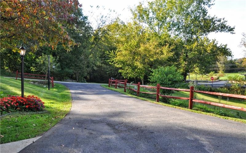 8 Homewood Dr, Charleroi, 15022, 3 Bedroom Bedrooms, 9 Room Rooms,2 BathroomBathrooms,Residential,For Sale,Homewood Dr,1777381