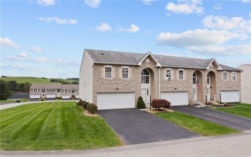 1136 Arrowhead Dr, Washington, 15301, 3 Bedroom Bedrooms, 7 Room Rooms,2.1 BathroomBathrooms,Residential,For Sale,Arrowhead Dr,1777392