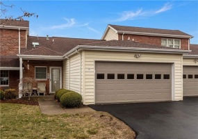 107 Boxwood Ct, Canonsburg, 15317, 2 Bedroom Bedrooms, 8 Room Rooms,2.1 BathroomBathrooms,Residential,For Sale,Boxwood Ct,1777393