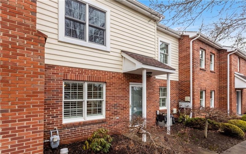 107 Boxwood Ct, Canonsburg, 15317, 2 Bedroom Bedrooms, 8 Room Rooms,2.1 BathroomBathrooms,Residential,For Sale,Boxwood Ct,1777393