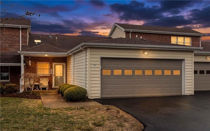 107 Boxwood Ct, Canonsburg, 15317, 2 Bedroom Bedrooms, 8 Room Rooms,2.1 BathroomBathrooms,Residential,For Sale,Boxwood Ct,1777393
