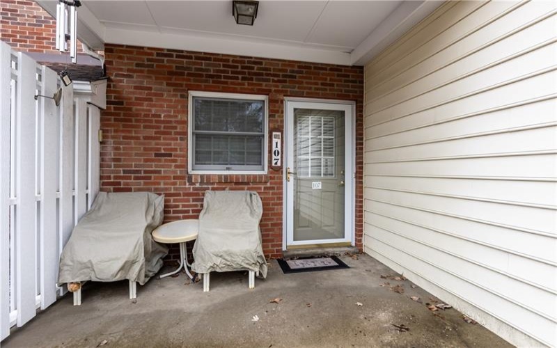 107 Boxwood Ct, Canonsburg, 15317, 2 Bedroom Bedrooms, 8 Room Rooms,2.1 BathroomBathrooms,Residential,For Sale,Boxwood Ct,1777393
