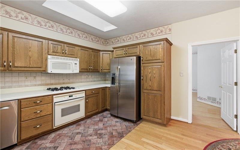 107 Boxwood Ct, Canonsburg, 15317, 2 Bedroom Bedrooms, 8 Room Rooms,2.1 BathroomBathrooms,Residential,For Sale,Boxwood Ct,1777393