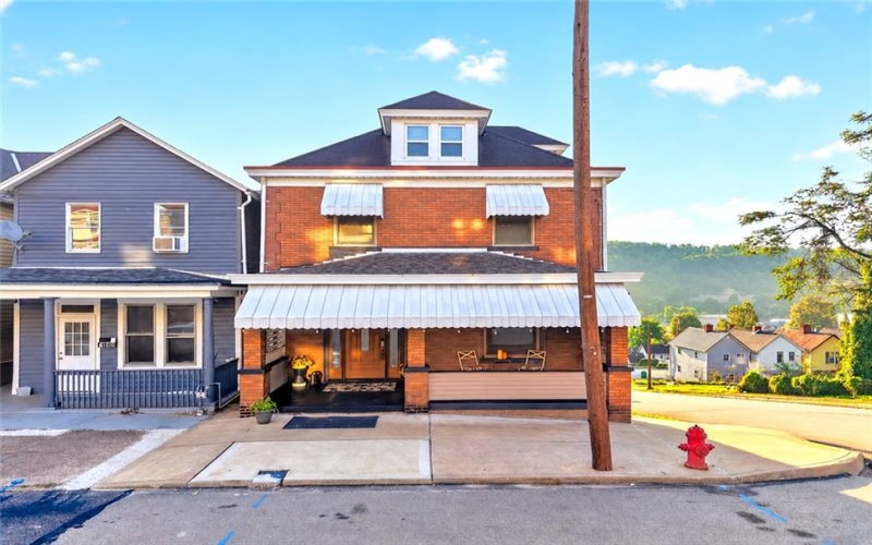 100 Thompson Ave, Donora, 15033, 4 Bedroom Bedrooms, 11 Room Rooms,2.1 BathroomBathrooms,Residential,For Sale,Thompson Ave,1776791