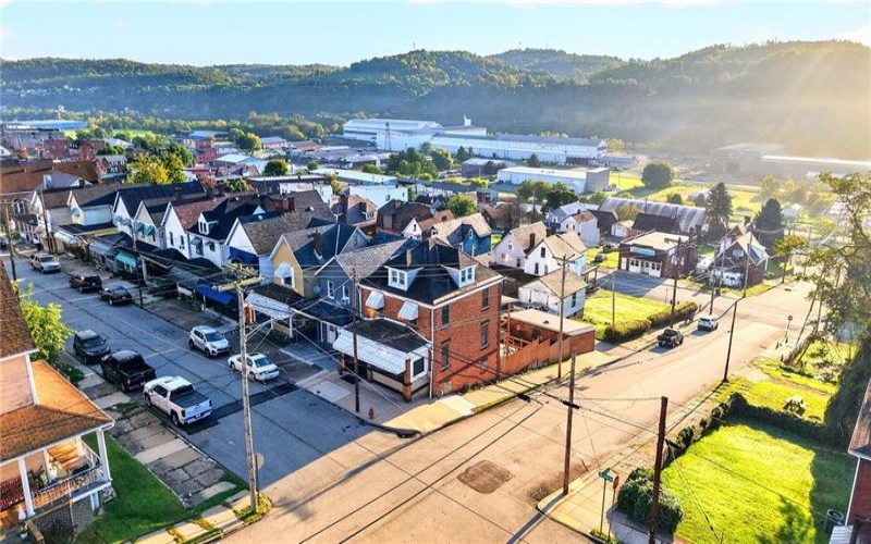 100 Thompson Ave, Donora, 15033, 4 Bedroom Bedrooms, 11 Room Rooms,2.1 BathroomBathrooms,Residential,For Sale,Thompson Ave,1776791