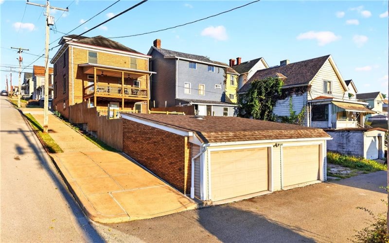 100 Thompson Ave, Donora, 15033, 4 Bedroom Bedrooms, 11 Room Rooms,2.1 BathroomBathrooms,Residential,For Sale,Thompson Ave,1776791