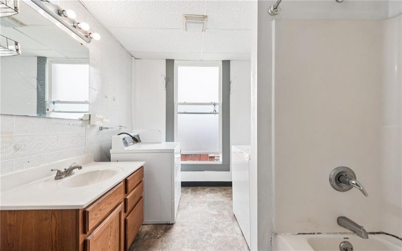 540 WASHINGTON AVE, CHARLEROI, 15022, 4 Bedroom Bedrooms, 8 Room Rooms,2 BathroomBathrooms,Residential,For Sale,WASHINGTON AVE,1777208
