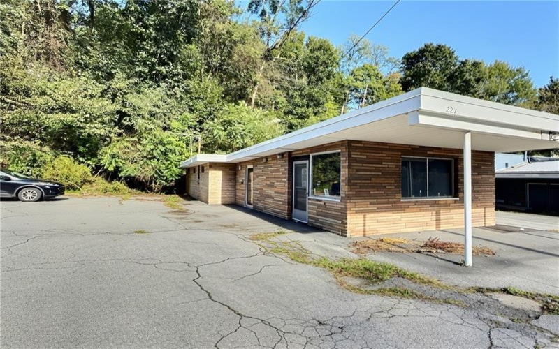 227 Southmont Blvd, 15905, 15905, ,Commercial-industrial-business,For Sale,Southmont Blvd,1777217