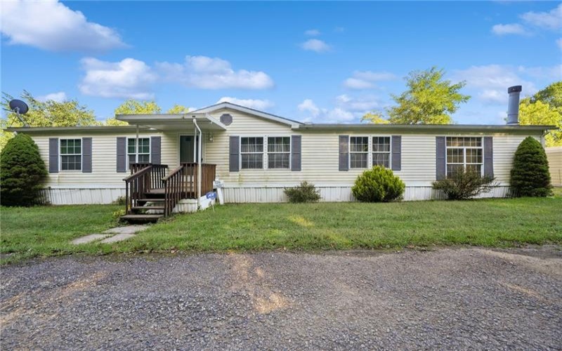 736 Sunset Dr, Donegal, 15628, 3 Bedroom Bedrooms, ,2.1 BathroomBathrooms,Residential,For Sale,Sunset Dr,1777515