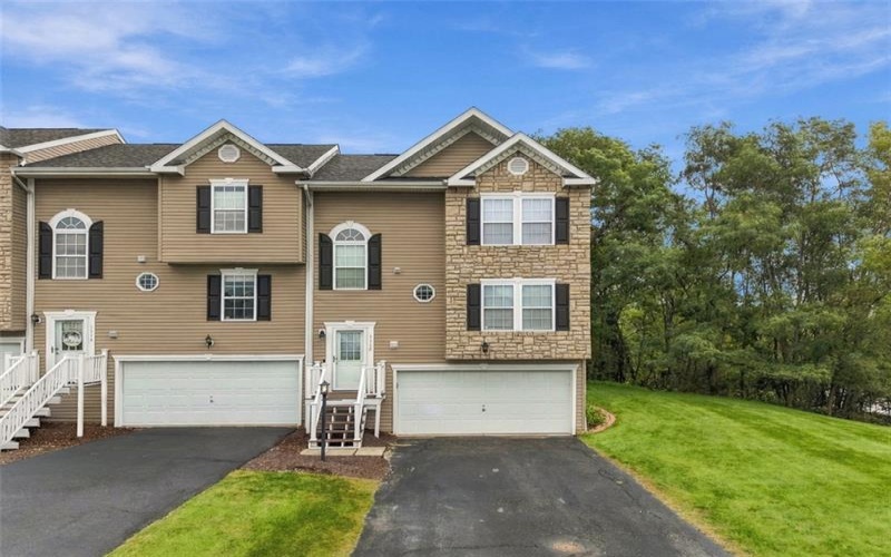 1112 Arrowhead Dr, Washington, 15301, 3 Bedroom Bedrooms, ,2.1 BathroomBathrooms,Residential,For Sale,Arrowhead Dr,1777526