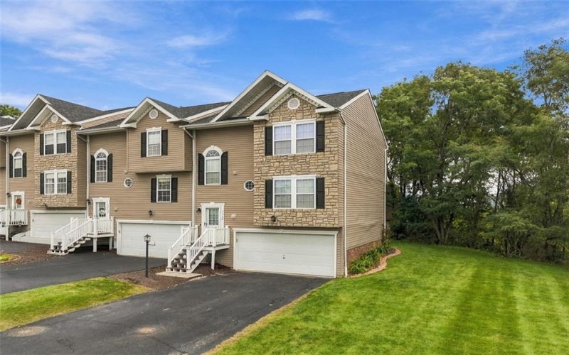 1112 Arrowhead Dr, Washington, 15301, 3 Bedroom Bedrooms, ,2.1 BathroomBathrooms,Residential,For Sale,Arrowhead Dr,1777526